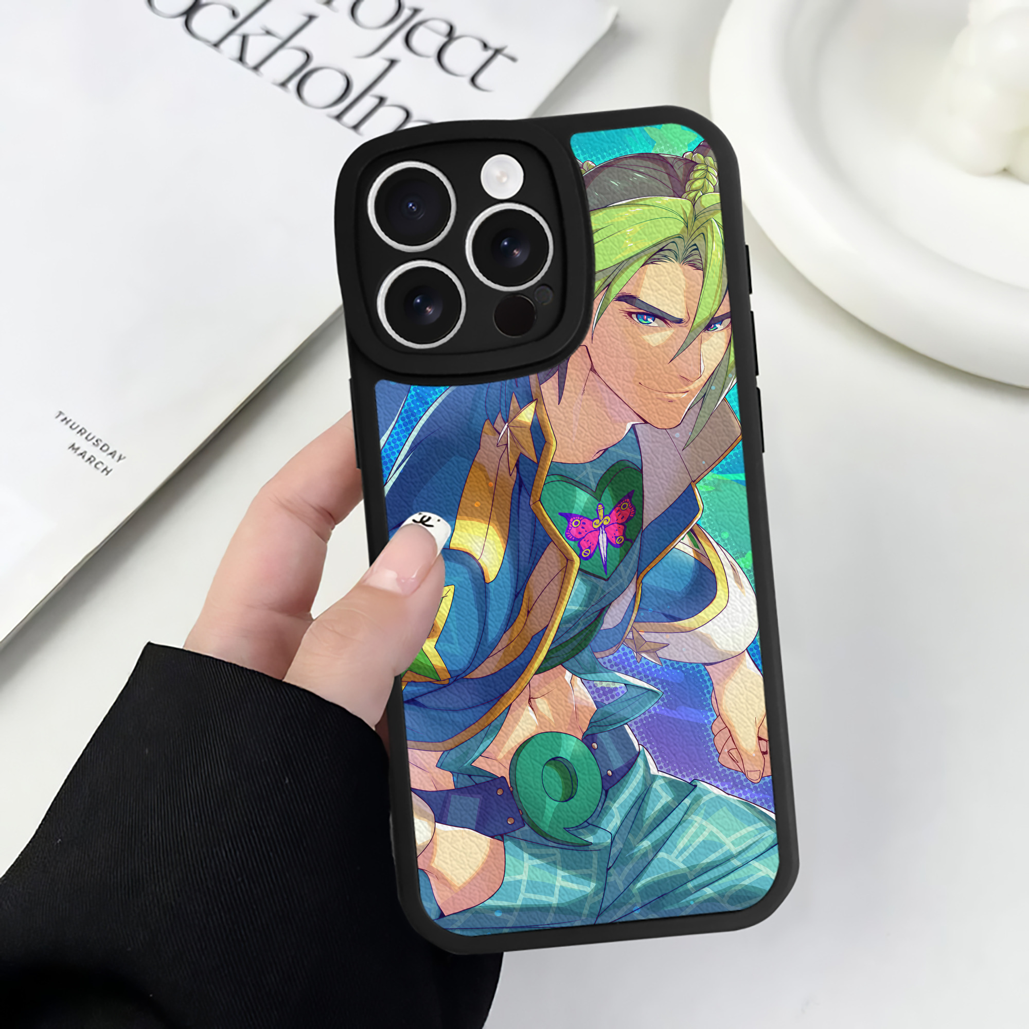 （画像用） ジョジョの奇妙な冒険 JoJo's Bizarre Adventure 【iPhone 16シリーズ対応】シリコンスマホケース（レザー調） 材質：シリコン